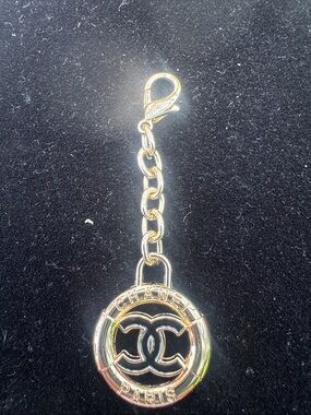 Keychain charm  Gold-Tone Round
